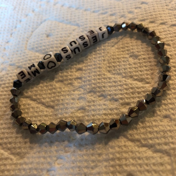 Handmade ‘Jesus 🖤 Me’ bracelet - Picture 4 of 5